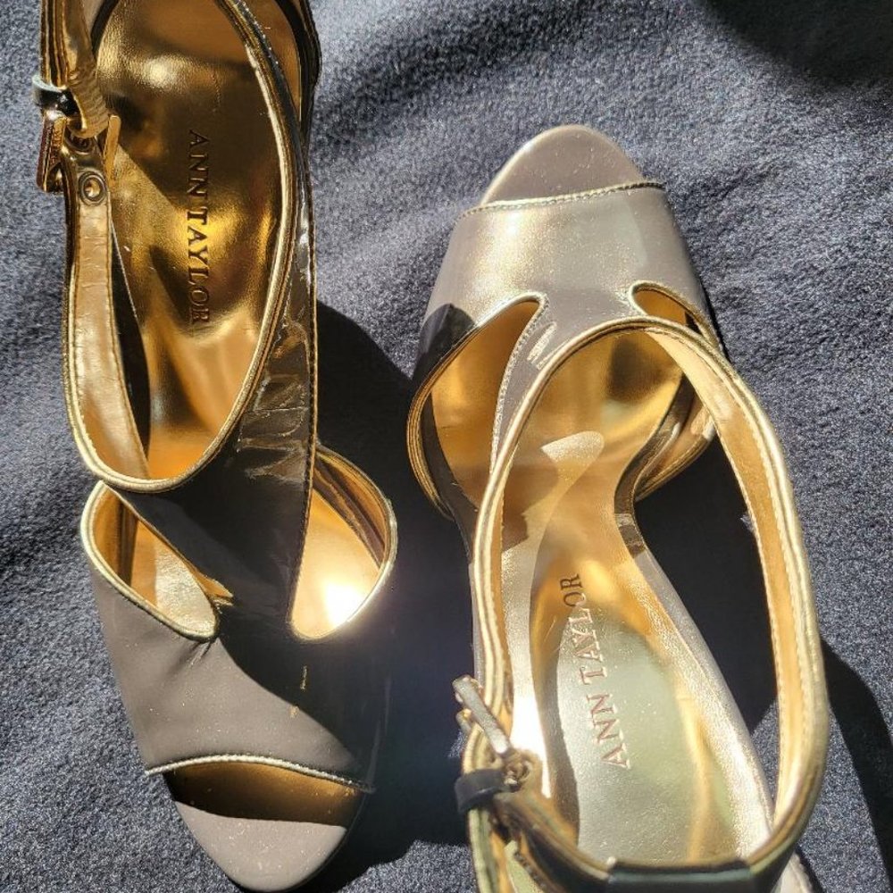 Patent leather metallic beige with gold trim 3 1/2 inch Ann Taylor heels size 6